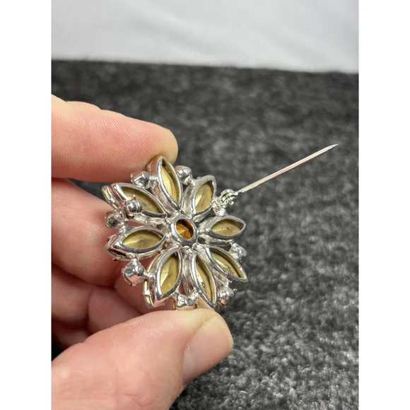 VINTAGE SILVERTONE CRYSTALS FLORAL BROOCH PIN with clip on earrings - Picture 2 of 13